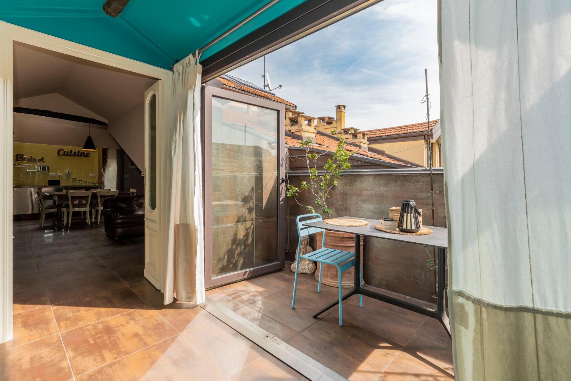 Attico Vicino Stazione Apartamento